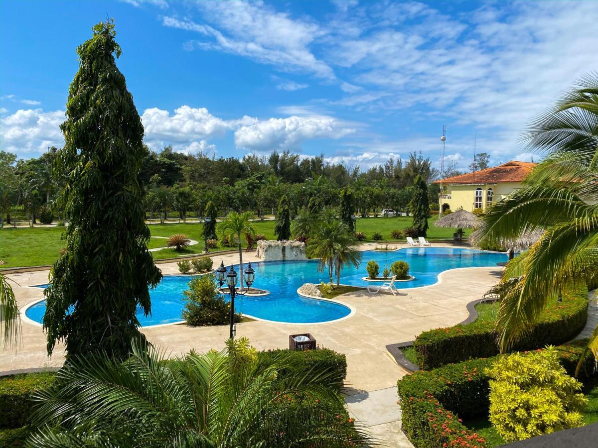 La Ensenada Beach Resort Tela Kültér fotó