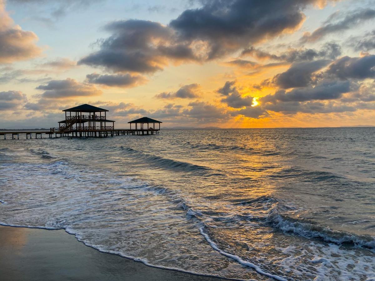 La Ensenada Beach Resort Tela Kültér fotó
