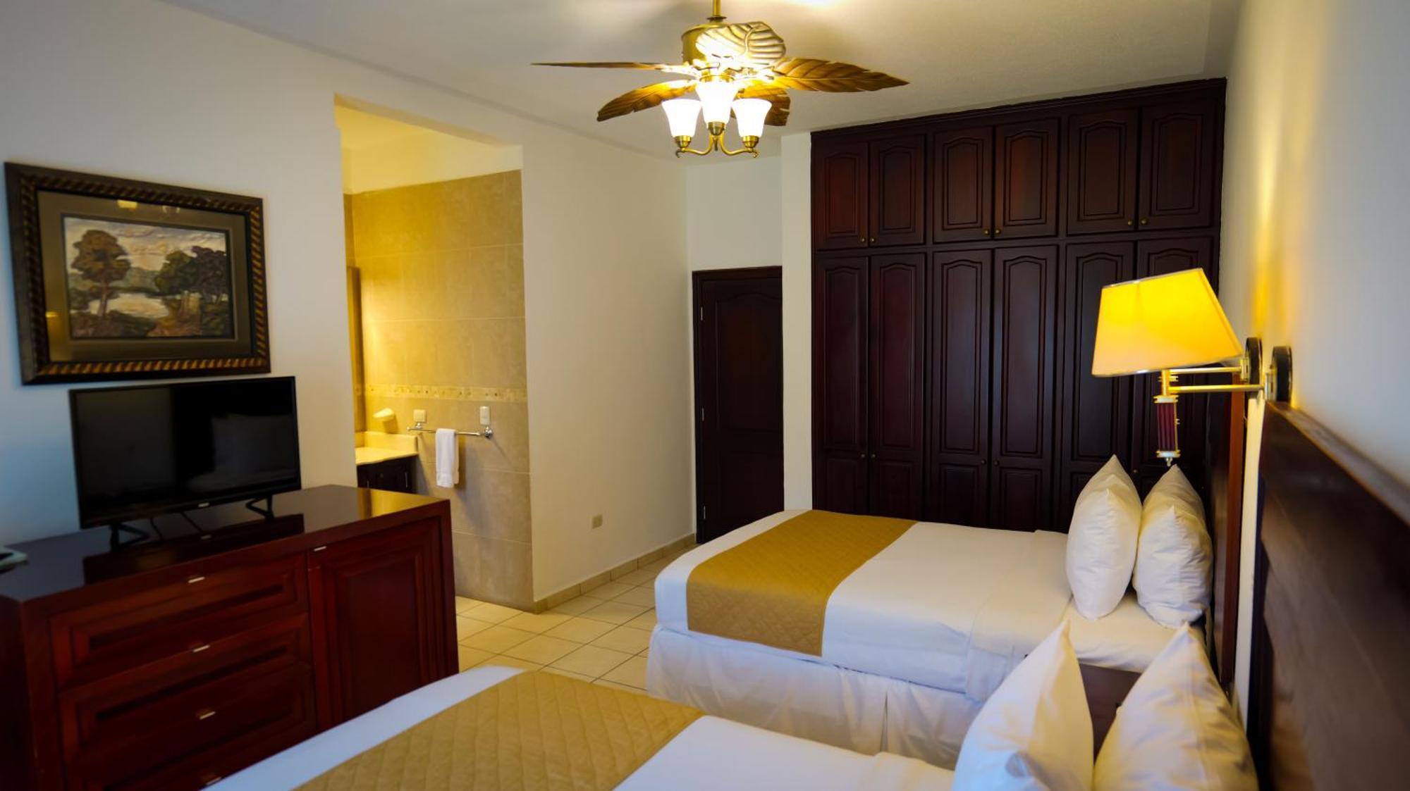 La Ensenada Beach Resort Tela Kültér fotó