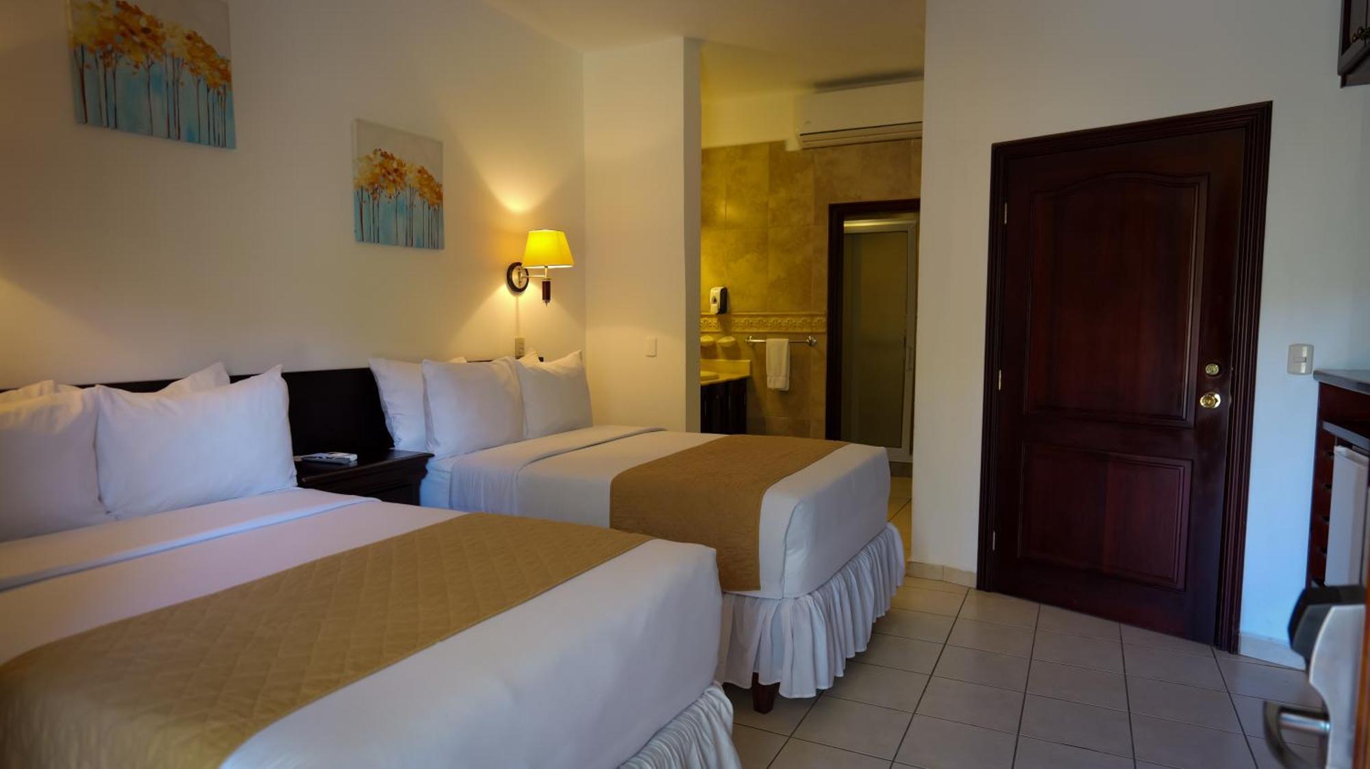 La Ensenada Beach Resort Tela Kültér fotó