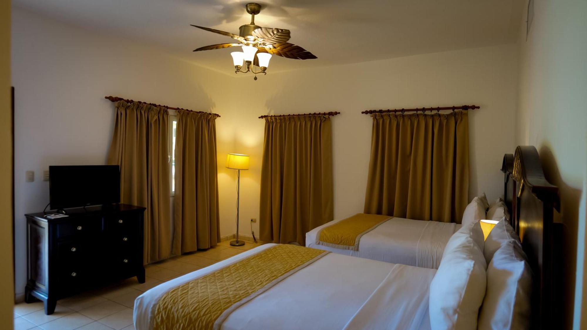 La Ensenada Beach Resort Tela Kültér fotó