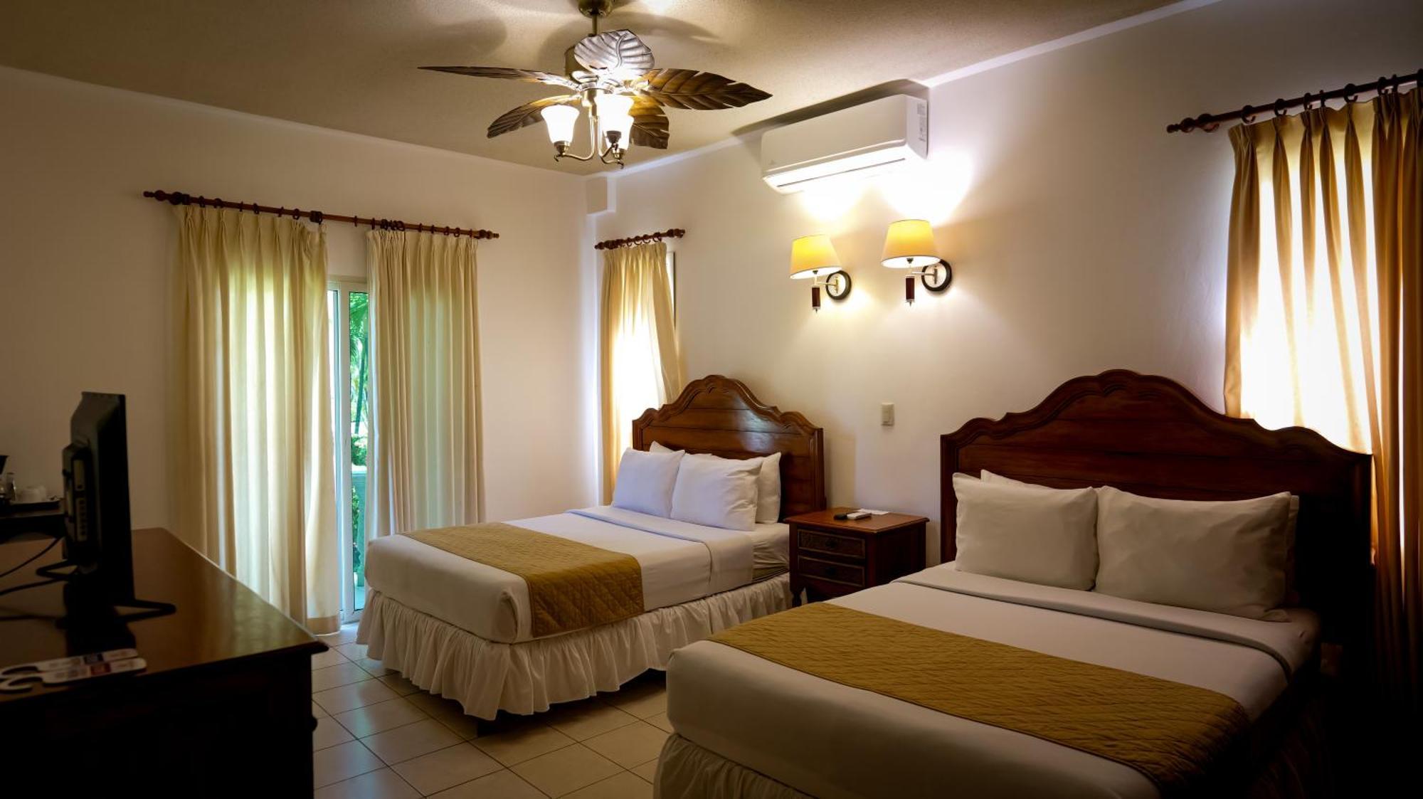 La Ensenada Beach Resort Tela Kültér fotó